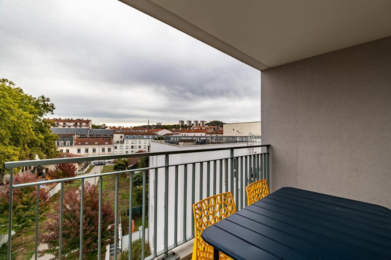Be My Home - Les Mots Bleus Lyon Buitenkant foto